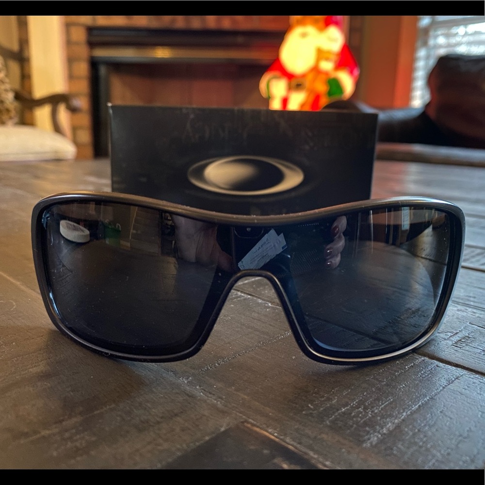 Oakley Antix Polarized sunglasses Frame:Matte Black Lens: Grey excellent cond.